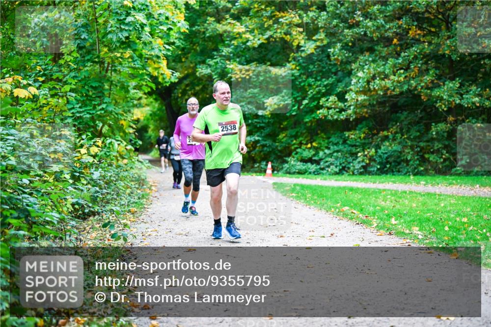 12.10.2025 - Bramfelder Halbmarathon 2025 Dr. Thomas Lammeyer http://msf.ph/oto/9355795 12.10.2025 10:54:52 Laufen 2538 meine-sportfotos.de