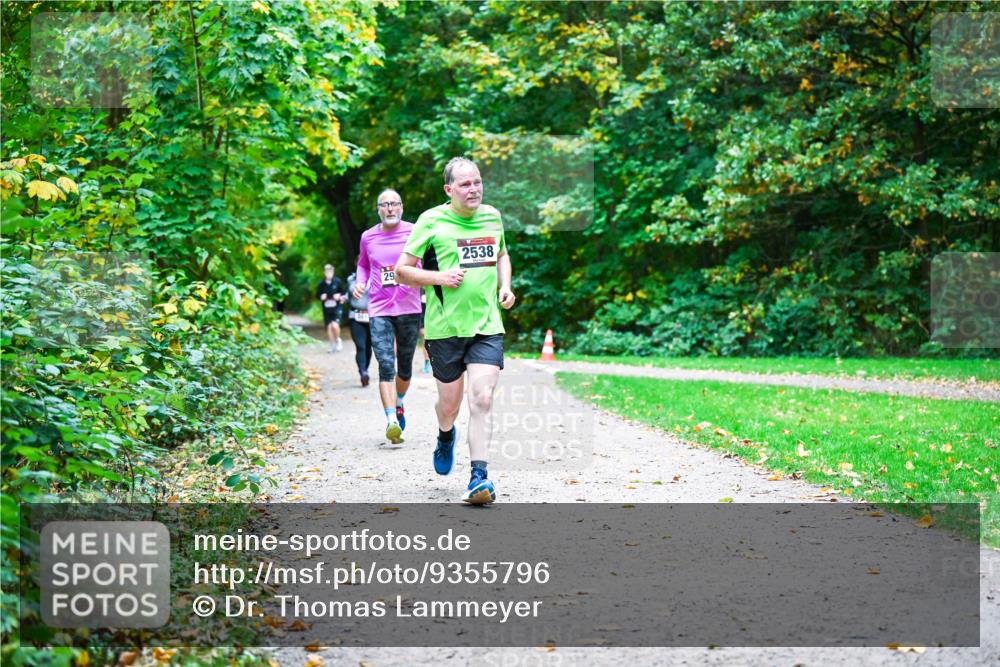 12.10.2025 - Bramfelder Halbmarathon 2025 Dr. Thomas Lammeyer http://msf.ph/oto/9355796 12.10.2025 10:54:52 Laufen 2538 meine-sportfotos.de