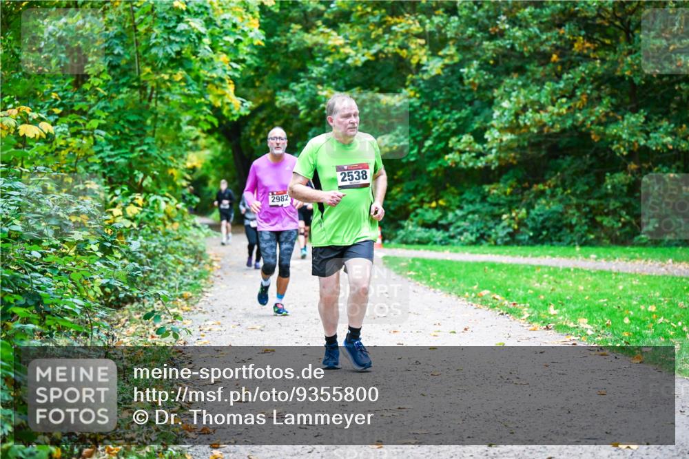 12.10.2025 - Bramfelder Halbmarathon 2025 Dr. Thomas Lammeyer http://msf.ph/oto/9355800 12.10.2025 10:54:52 Laufen 2982, 2538 meine-sportfotos.de