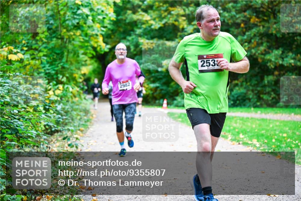 12.10.2025 - Bramfelder Halbmarathon 2025 Dr. Thomas Lammeyer http://msf.ph/oto/9355807 12.10.2025 10:54:53 Laufen 2982, 31, 253 meine-sportfotos.de