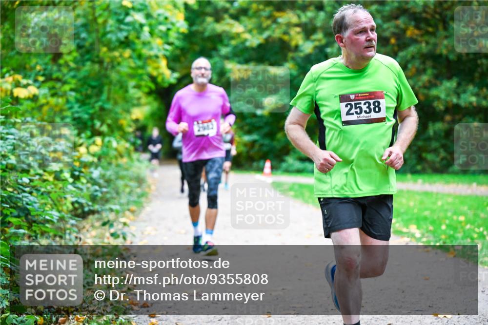 12.10.2025 - Bramfelder Halbmarathon 2025 Dr. Thomas Lammeyer http://msf.ph/oto/9355808 12.10.2025 10:54:53 Laufen 2538 meine-sportfotos.de