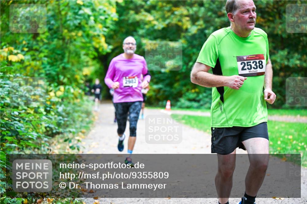 12.10.2025 - Bramfelder Halbmarathon 2025 Dr. Thomas Lammeyer http://msf.ph/oto/9355809 12.10.2025 10:54:54 Laufen 2538 meine-sportfotos.de
