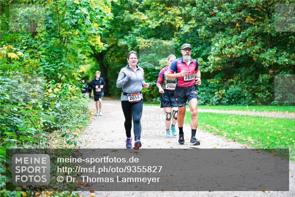 12.10.2025 - Bramfelder Halbmarathon 2025 Dr. Thomas Lammeyer http://msf.ph/oto/9355827 12.10.2025 10:54:58 Laufen 2843, 2014, 2900, 2839 meine-sportfotos.de