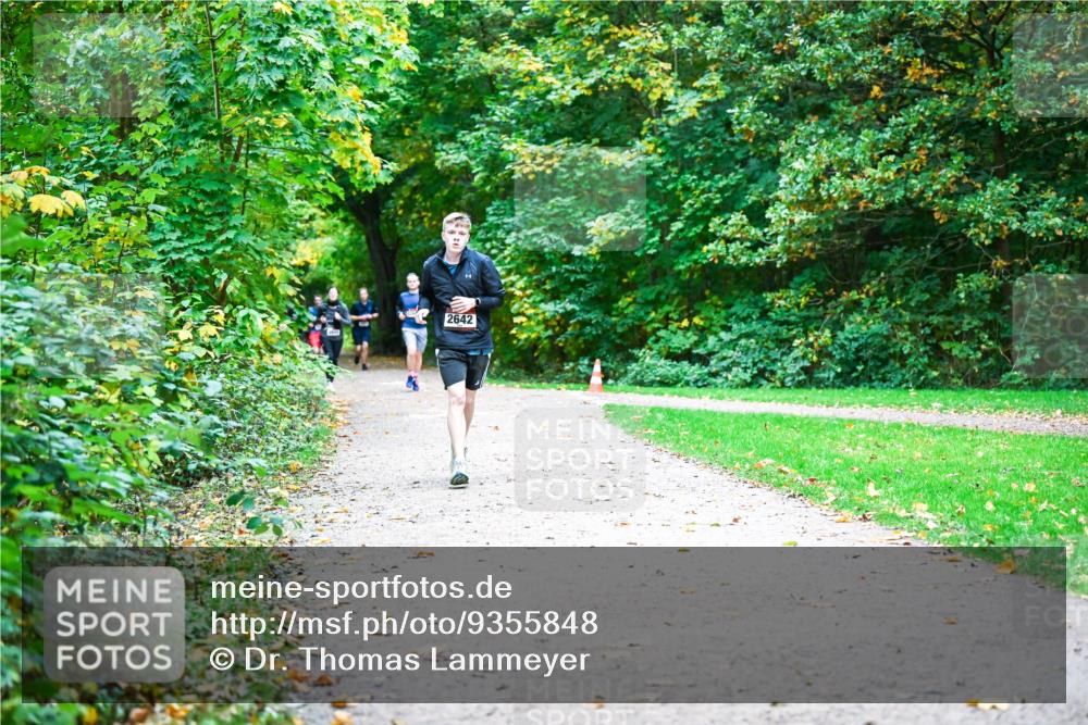 12.10.2025 - Bramfelder Halbmarathon 2025 Dr. Thomas Lammeyer http://msf.ph/oto/9355848 12.10.2025 10:55:01 Laufen 2642 meine-sportfotos.de