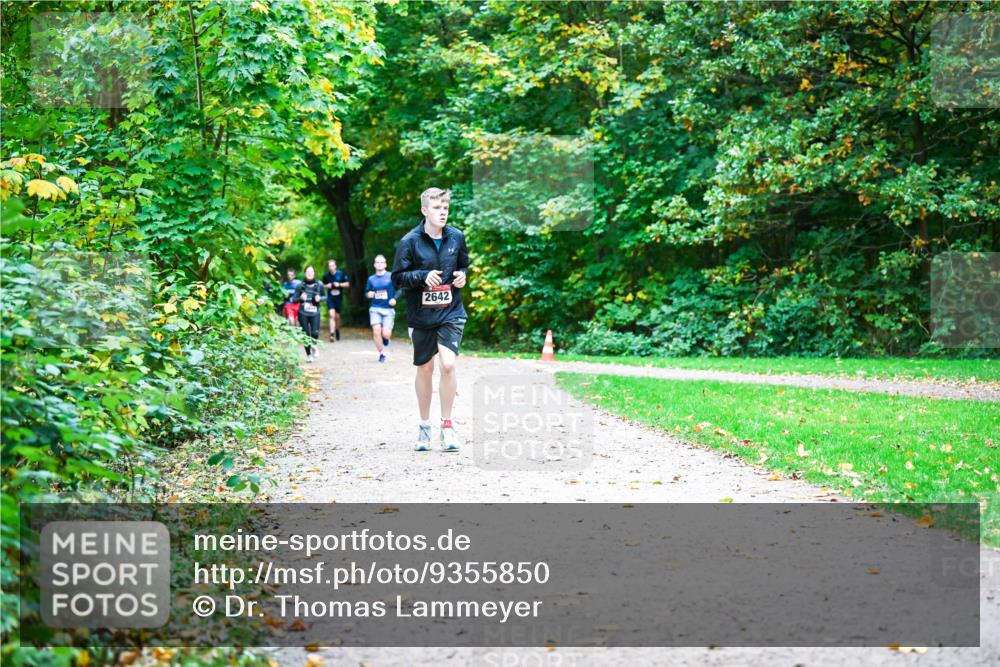 12.10.2025 - Bramfelder Halbmarathon 2025 Dr. Thomas Lammeyer http://msf.ph/oto/9355850 12.10.2025 10:55:01 Laufen 2642 meine-sportfotos.de