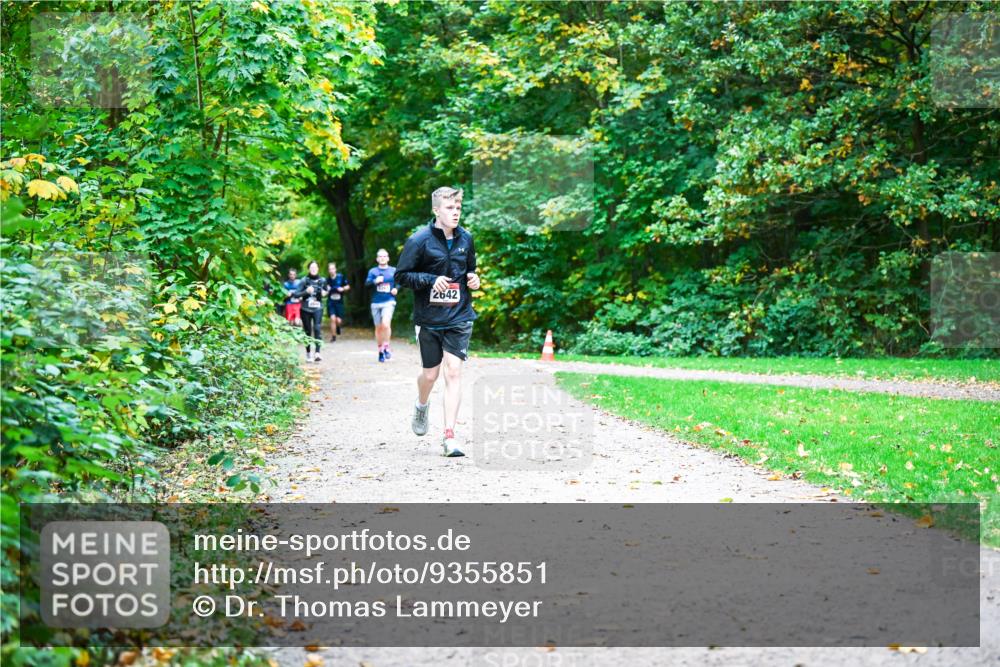 12.10.2025 - Bramfelder Halbmarathon 2025 Dr. Thomas Lammeyer http://msf.ph/oto/9355851 12.10.2025 10:55:01 Laufen 2642 meine-sportfotos.de