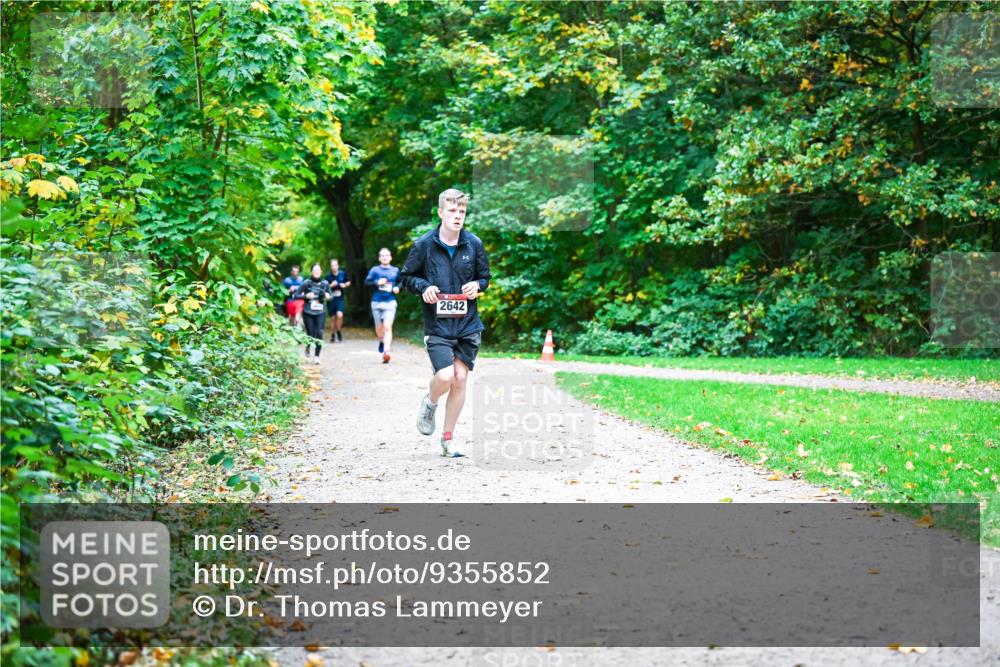12.10.2025 - Bramfelder Halbmarathon 2025 Dr. Thomas Lammeyer http://msf.ph/oto/9355852 12.10.2025 10:55:02 Laufen 2642 meine-sportfotos.de