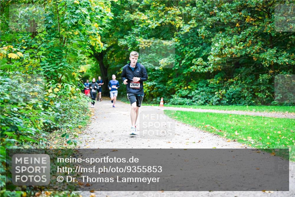 12.10.2025 - Bramfelder Halbmarathon 2025 Dr. Thomas Lammeyer http://msf.ph/oto/9355853 12.10.2025 10:55:02 Laufen 2642 meine-sportfotos.de