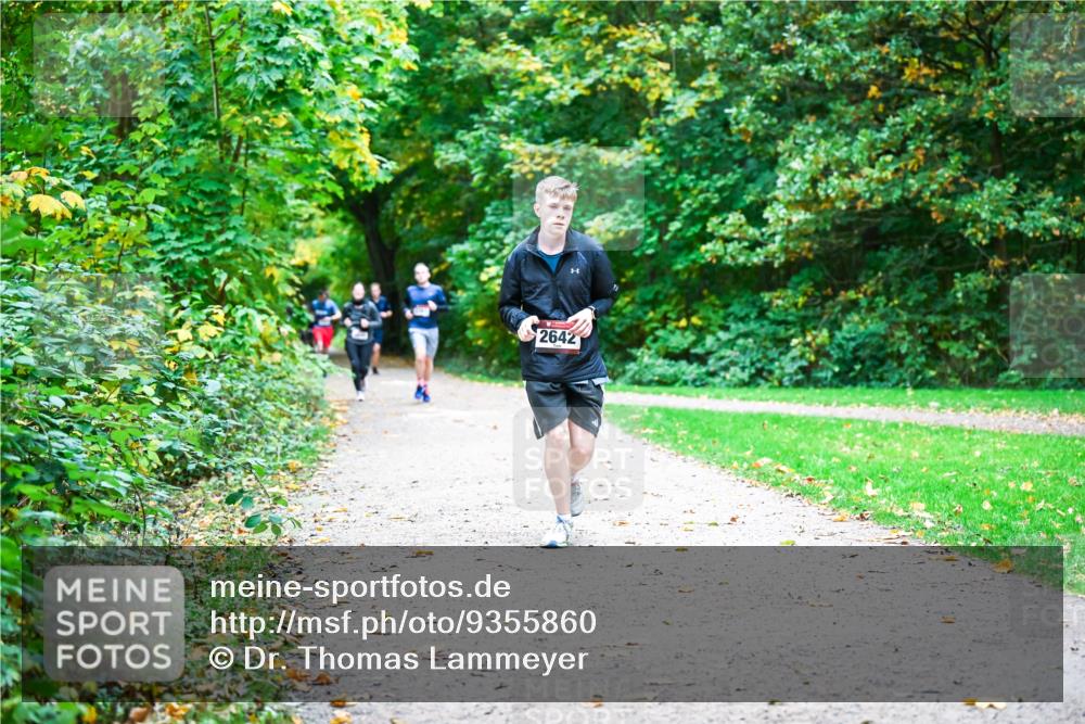 12.10.2025 - Bramfelder Halbmarathon 2025 Dr. Thomas Lammeyer http://msf.ph/oto/9355860 12.10.2025 10:55:03 Laufen 2642 meine-sportfotos.de