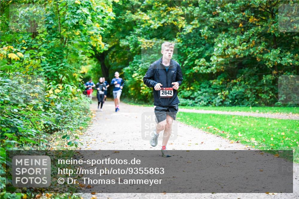 12.10.2025 - Bramfelder Halbmarathon 2025 Dr. Thomas Lammeyer http://msf.ph/oto/9355863 12.10.2025 10:55:03 Laufen 2642 meine-sportfotos.de