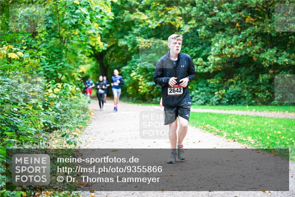12.10.2025 - Bramfelder Halbmarathon 2025 Dr. Thomas Lammeyer http://msf.ph/oto/9355866 12.10.2025 10:55:03 Laufen 2642 meine-sportfotos.de