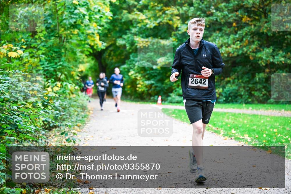 12.10.2025 - Bramfelder Halbmarathon 2025 Dr. Thomas Lammeyer http://msf.ph/oto/9355870 12.10.2025 10:55:04 Laufen 2642 meine-sportfotos.de