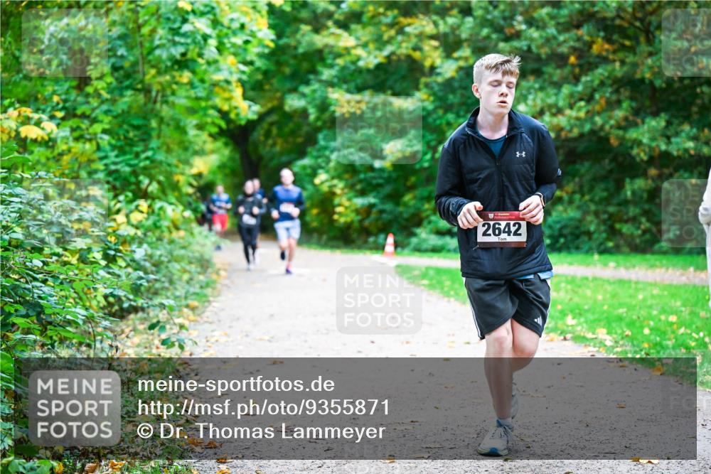 12.10.2025 - Bramfelder Halbmarathon 2025 Dr. Thomas Lammeyer http://msf.ph/oto/9355871 12.10.2025 10:55:04 Laufen 2642 meine-sportfotos.de