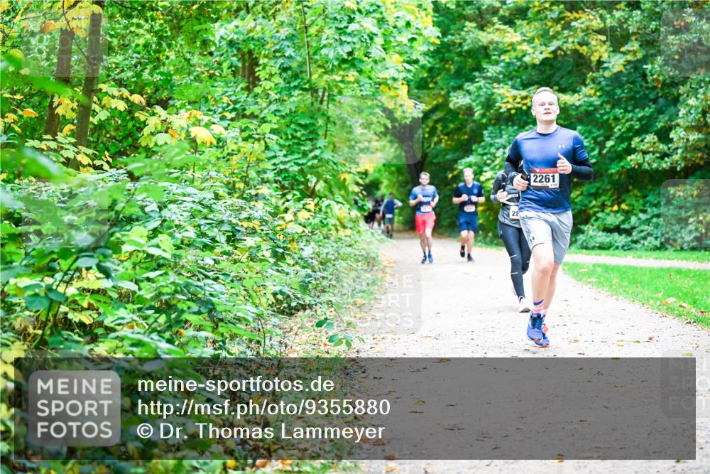12.10.2025 - Bramfelder Halbmarathon 2025 Dr. Thomas Lammeyer http://msf.ph/oto/9355880 12.10.2025 10:55:08 Laufen 28, 2261 meine-sportfotos.de