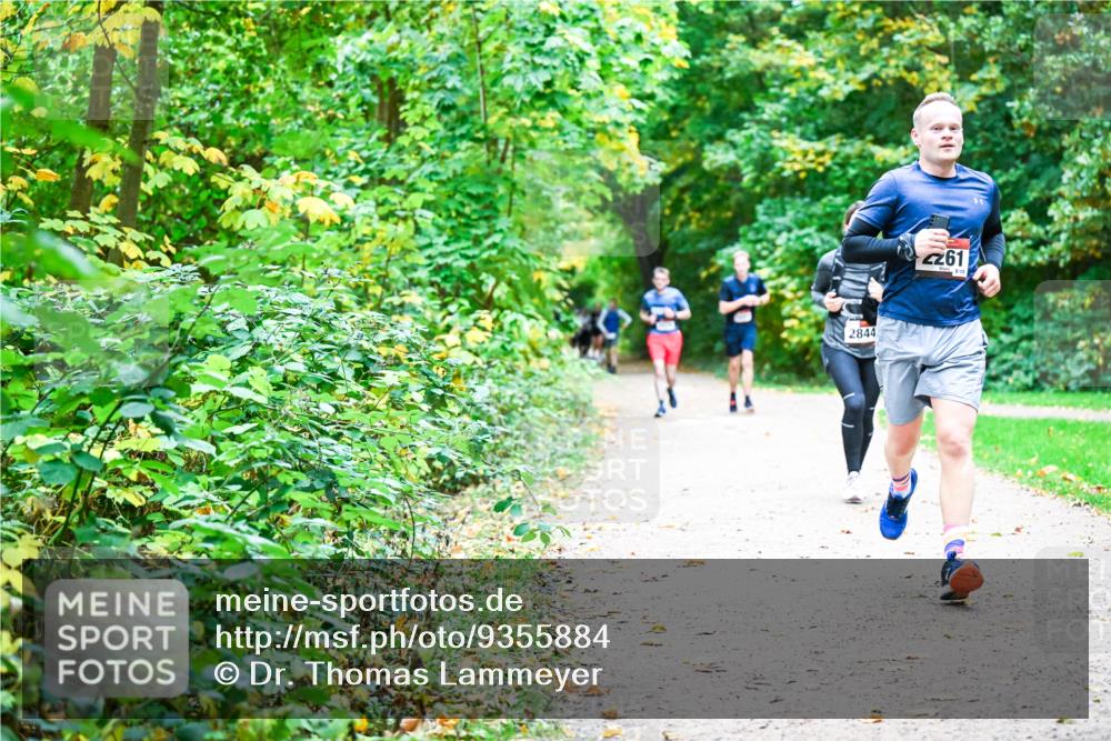 12.10.2025 - Bramfelder Halbmarathon 2025 Dr. Thomas Lammeyer http://msf.ph/oto/9355884 12.10.2025 10:55:09 Laufen 2844, 2261, 8, 135 meine-sportfotos.de