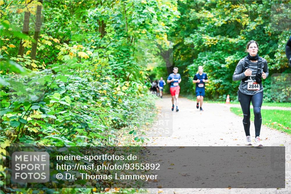 12.10.2025 - Bramfelder Halbmarathon 2025 Dr. Thomas Lammeyer http://msf.ph/oto/9355892 12.10.2025 10:55:10 Laufen 2844 meine-sportfotos.de