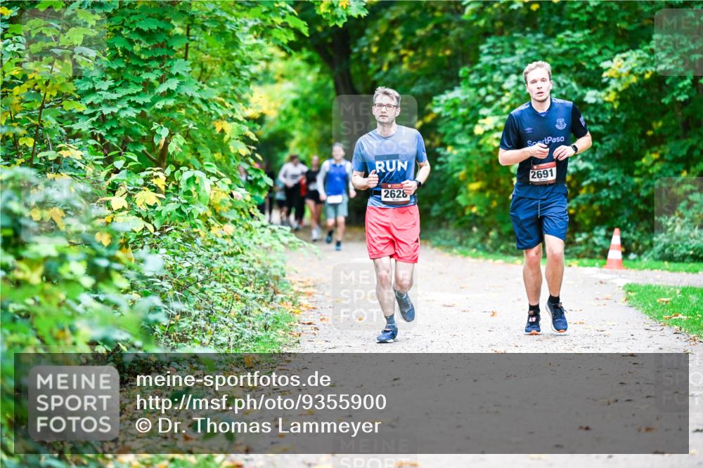 12.10.2025 - Bramfelder Halbmarathon 2025 Dr. Thomas Lammeyer http://msf.ph/oto/9355900 12.10.2025 10:55:12 Laufen 2628, 2691 meine-sportfotos.de