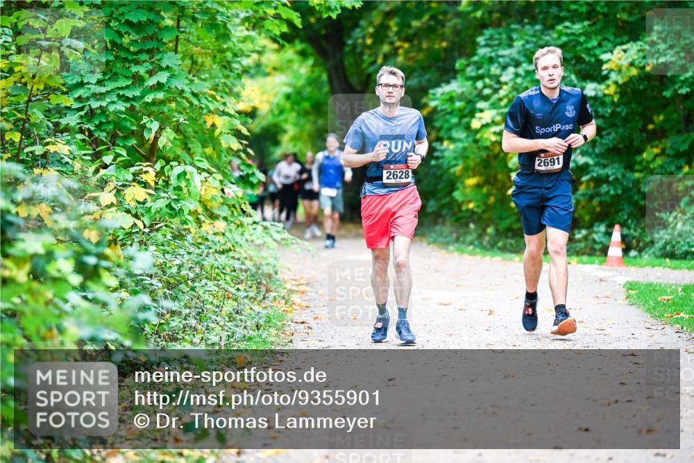 12.10.2025 - Bramfelder Halbmarathon 2025 Dr. Thomas Lammeyer http://msf.ph/oto/9355901 12.10.2025 10:55:12 Laufen 2024, 2628, 2691 meine-sportfotos.de