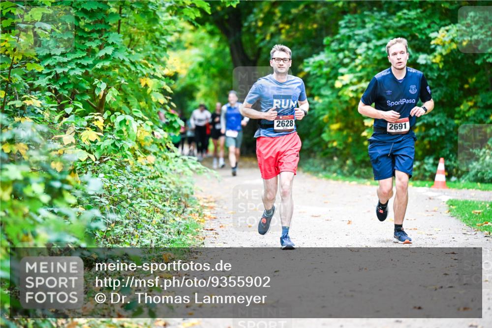 12.10.2025 - Bramfelder Halbmarathon 2025 Dr. Thomas Lammeyer http://msf.ph/oto/9355902 12.10.2025 10:55:12 Laufen 2024, 2628, 2691 meine-sportfotos.de
