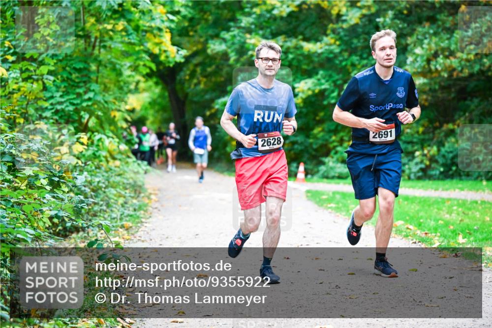 12.10.2025 - Bramfelder Halbmarathon 2025 Dr. Thomas Lammeyer http://msf.ph/oto/9355922 12.10.2025 10:55:15 Laufen 2024, 2628, 2691 meine-sportfotos.de