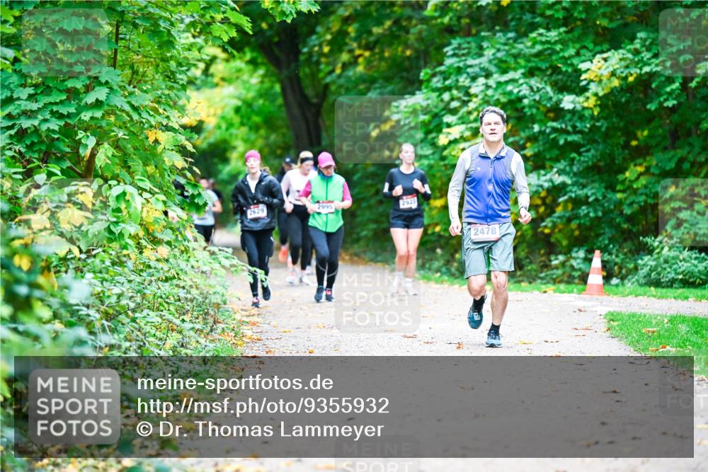 12.10.2025 - Bramfelder Halbmarathon 2025 Dr. Thomas Lammeyer http://msf.ph/oto/9355932 12.10.2025 10:55:19 Laufen 2629, 2995, 2923, 2478 meine-sportfotos.de