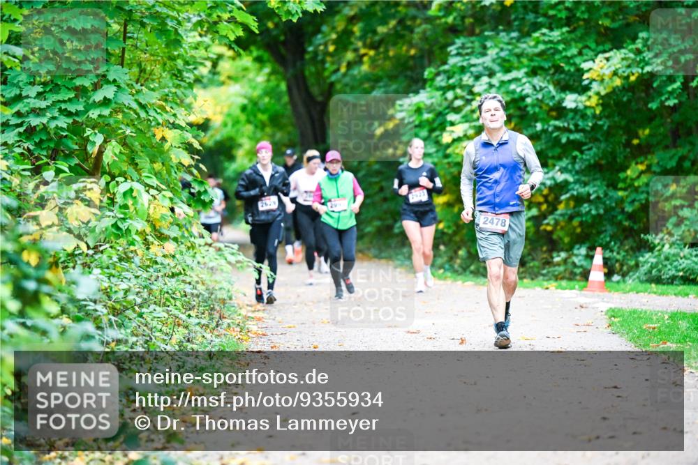 12.10.2025 - Bramfelder Halbmarathon 2025 Dr. Thomas Lammeyer http://msf.ph/oto/9355934 12.10.2025 10:55:20 Laufen 2629, 1923, 2478 meine-sportfotos.de