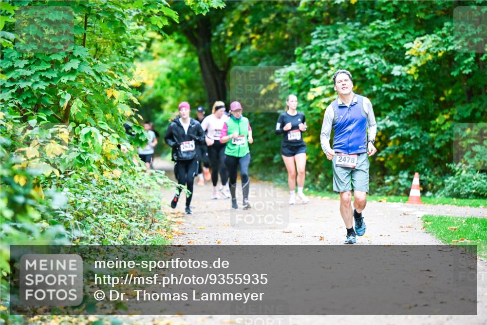 12.10.2025 - Bramfelder Halbmarathon 2025 Dr. Thomas Lammeyer http://msf.ph/oto/9355935 12.10.2025 10:55:20 Laufen 2629, 2923, 2478 meine-sportfotos.de