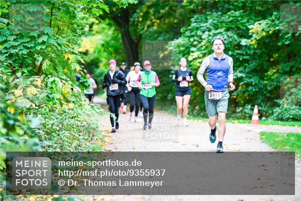 12.10.2025 - Bramfelder Halbmarathon 2025 Dr. Thomas Lammeyer http://msf.ph/oto/9355937 12.10.2025 10:55:20 Laufen 2629, 12995, 2933, 2478 meine-sportfotos.de
