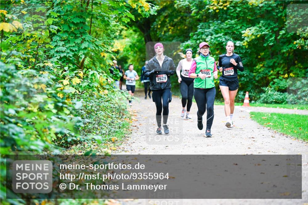 12.10.2025 - Bramfelder Halbmarathon 2025 Dr. Thomas Lammeyer http://msf.ph/oto/9355964 12.10.2025 10:55:24 Laufen 2629, 28, 2995, 2923 meine-sportfotos.de