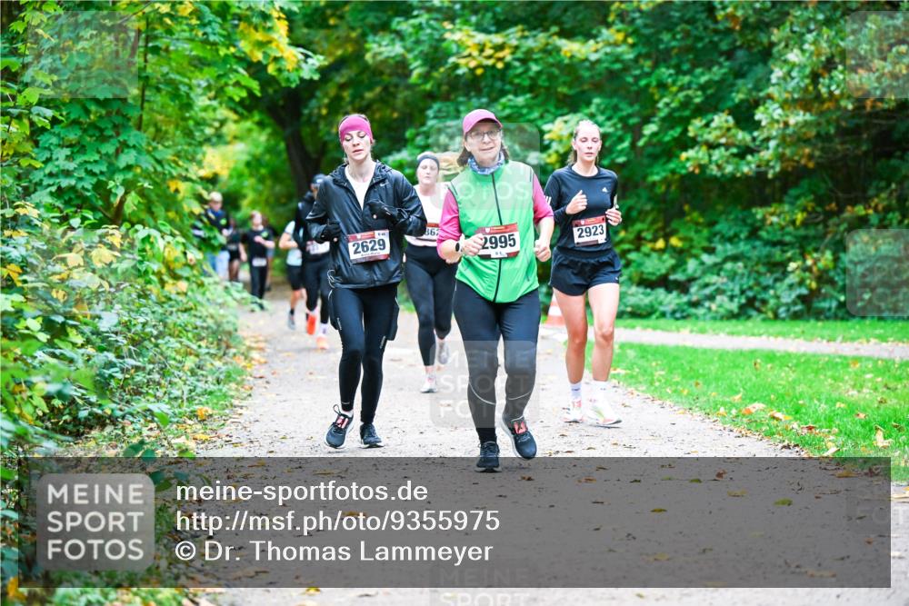 12.10.2025 - Bramfelder Halbmarathon 2025 Dr. Thomas Lammeyer http://msf.ph/oto/9355975 12.10.2025 10:55:26 Laufen 2629, 862, 2995, 2923 meine-sportfotos.de