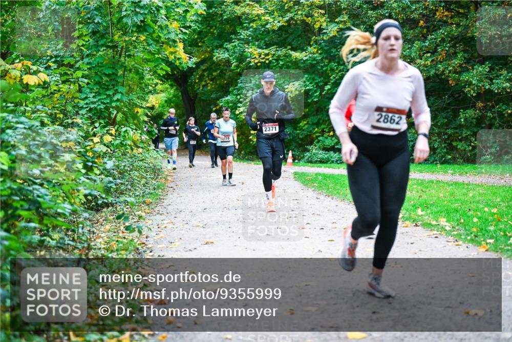 12.10.2025 - Bramfelder Halbmarathon 2025 Dr. Thomas Lammeyer http://msf.ph/oto/9355999 12.10.2025 10:55:30 Laufen 2101, 2371, 2862 meine-sportfotos.de