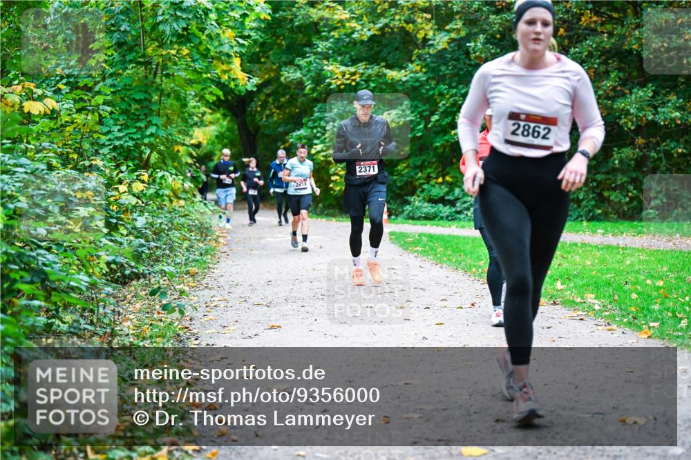 12.10.2025 - Bramfelder Halbmarathon 2025 Dr. Thomas Lammeyer http://msf.ph/oto/9356000 12.10.2025 10:55:30 Laufen 2818, 2371, 2862 meine-sportfotos.de
