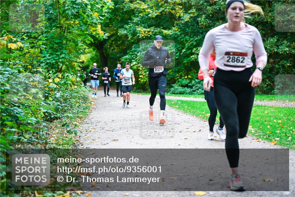 12.10.2025 - Bramfelder Halbmarathon 2025 Dr. Thomas Lammeyer http://msf.ph/oto/9356001 12.10.2025 10:55:30 Laufen 2818, 2371, 2862 meine-sportfotos.de
