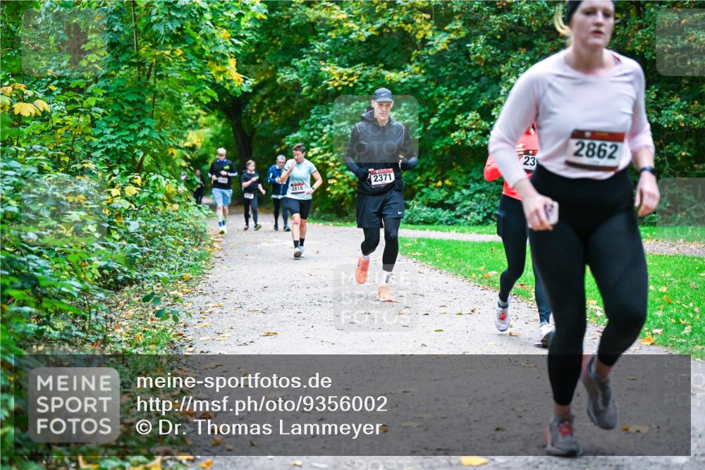 12.10.2025 - Bramfelder Halbmarathon 2025 Dr. Thomas Lammeyer http://msf.ph/oto/9356002 12.10.2025 10:55:31 Laufen 2371, 2818, 23, 2862 meine-sportfotos.de