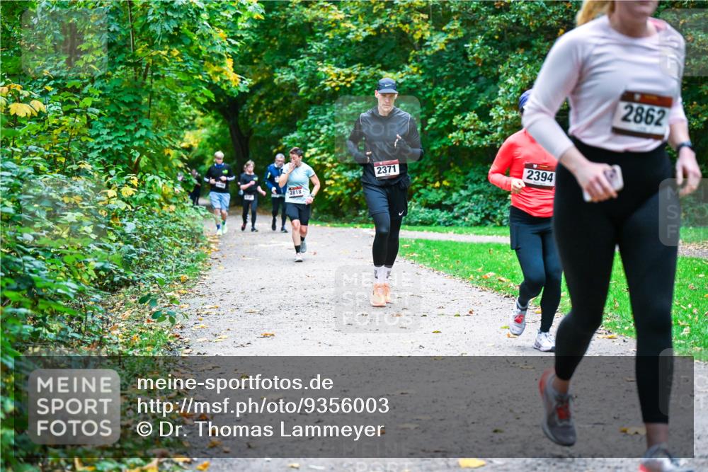 12.10.2025 - Bramfelder Halbmarathon 2025 Dr. Thomas Lammeyer http://msf.ph/oto/9356003 12.10.2025 10:55:31 Laufen 2818, 2371, 2394, 2862 meine-sportfotos.de