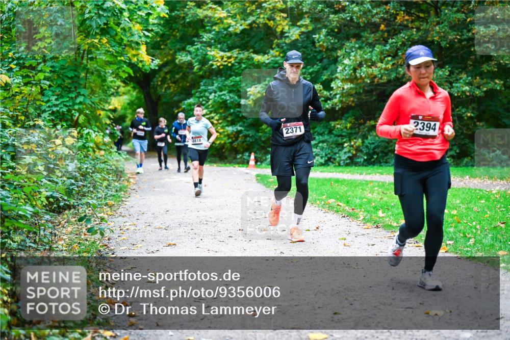 12.10.2025 - Bramfelder Halbmarathon 2025 Dr. Thomas Lammeyer http://msf.ph/oto/9356006 12.10.2025 10:55:31 Laufen 2818, 2371, 2394 meine-sportfotos.de