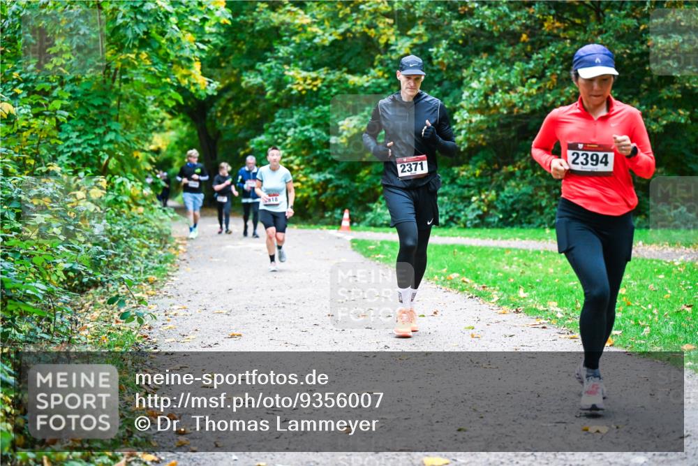 12.10.2025 - Bramfelder Halbmarathon 2025 Dr. Thomas Lammeyer http://msf.ph/oto/9356007 12.10.2025 10:55:31 Laufen 18, 2371, 2394 meine-sportfotos.de