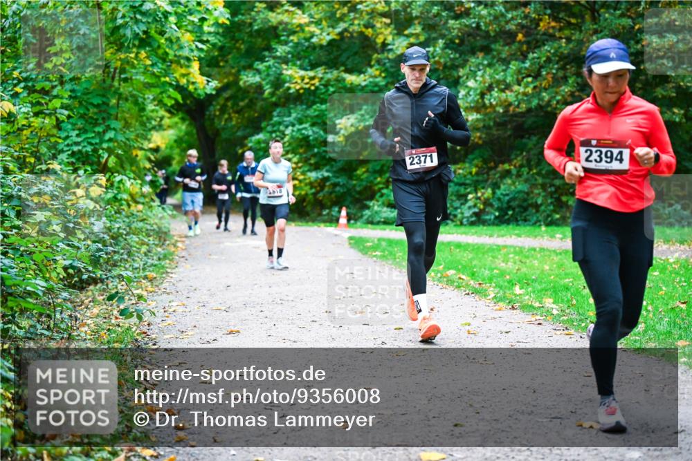 12.10.2025 - Bramfelder Halbmarathon 2025 Dr. Thomas Lammeyer http://msf.ph/oto/9356008 12.10.2025 10:55:32 Laufen 2371, 2394 meine-sportfotos.de
