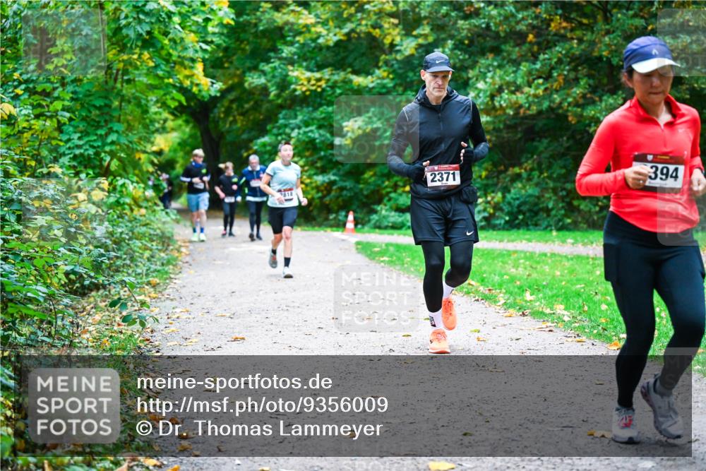 12.10.2025 - Bramfelder Halbmarathon 2025 Dr. Thomas Lammeyer http://msf.ph/oto/9356009 12.10.2025 10:55:32 Laufen 2371, 394 meine-sportfotos.de