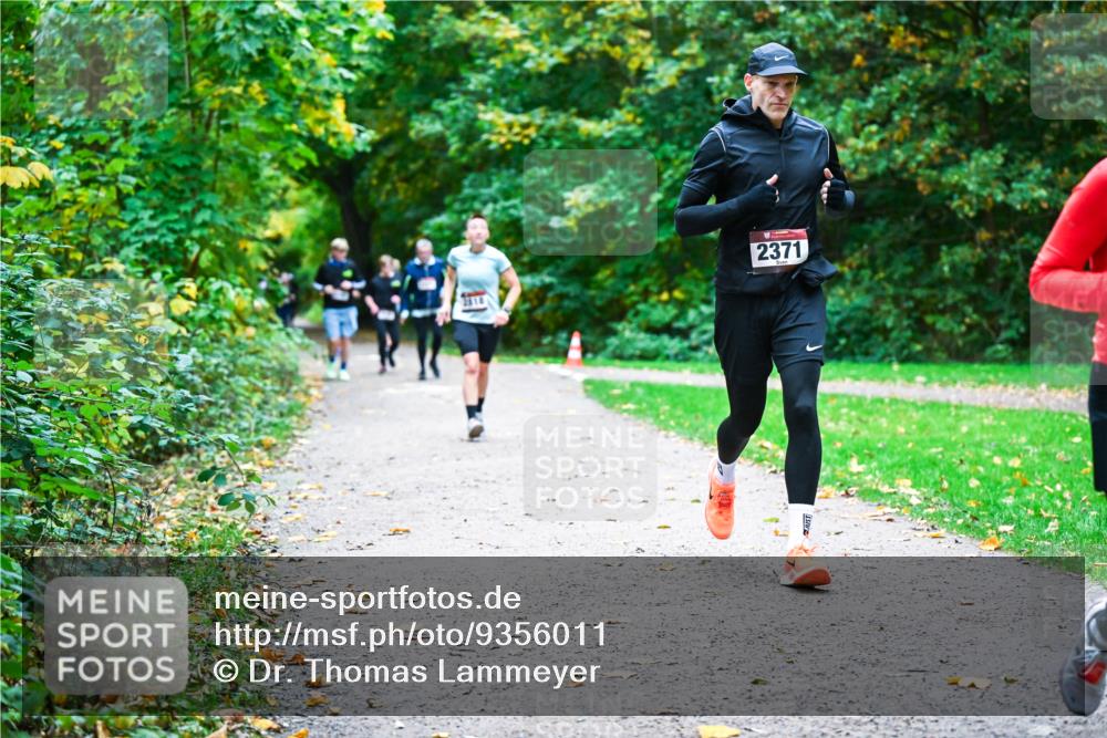 12.10.2025 - Bramfelder Halbmarathon 2025 Dr. Thomas Lammeyer http://msf.ph/oto/9356011 12.10.2025 10:55:32 Laufen 2371 meine-sportfotos.de