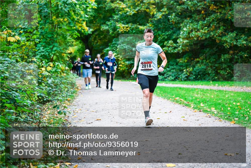 12.10.2025 - Bramfelder Halbmarathon 2025 Dr. Thomas Lammeyer http://msf.ph/oto/9356019 12.10.2025 10:55:35 Laufen 2818 meine-sportfotos.de