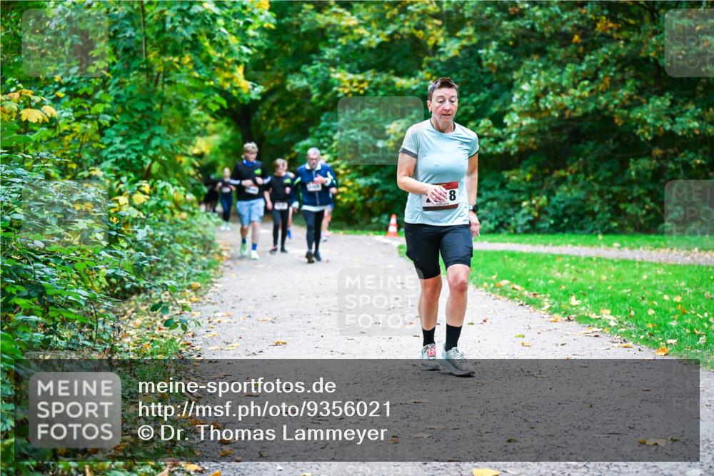 12.10.2025 - Bramfelder Halbmarathon 2025 Dr. Thomas Lammeyer http://msf.ph/oto/9356021 12.10.2025 10:55:35 Laufen 8 meine-sportfotos.de