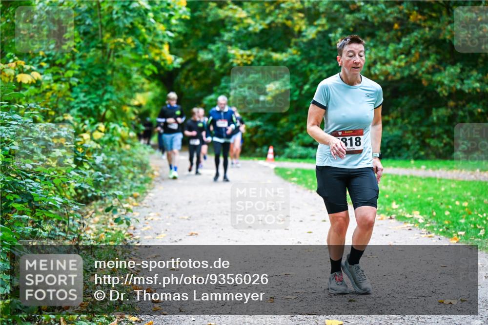 12.10.2025 - Bramfelder Halbmarathon 2025 Dr. Thomas Lammeyer http://msf.ph/oto/9356026 12.10.2025 10:55:36 Laufen 818 meine-sportfotos.de