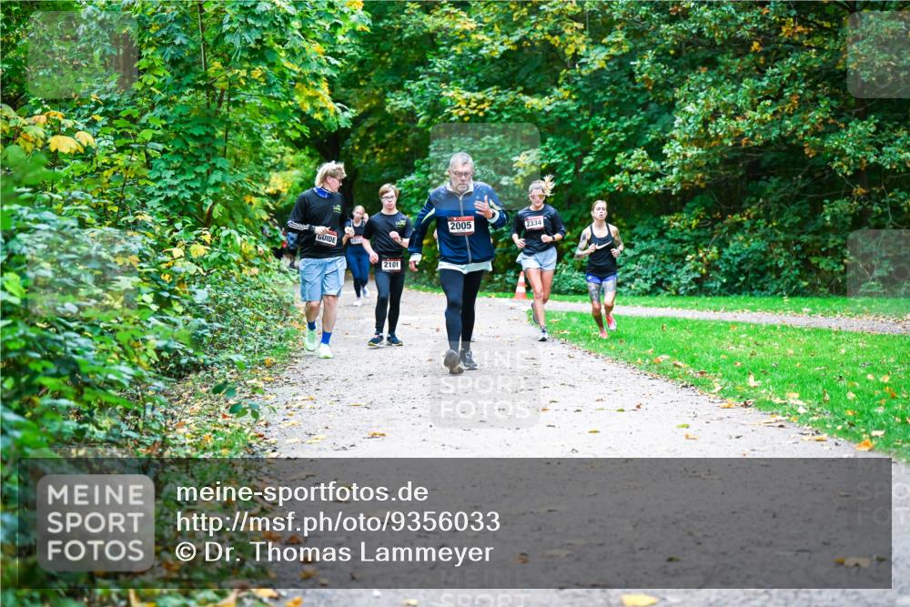 12.10.2025 - Bramfelder Halbmarathon 2025 Dr. Thomas Lammeyer http://msf.ph/oto/9356033 12.10.2025 10:55:38 Laufen 2101, 2005, 2334 meine-sportfotos.de