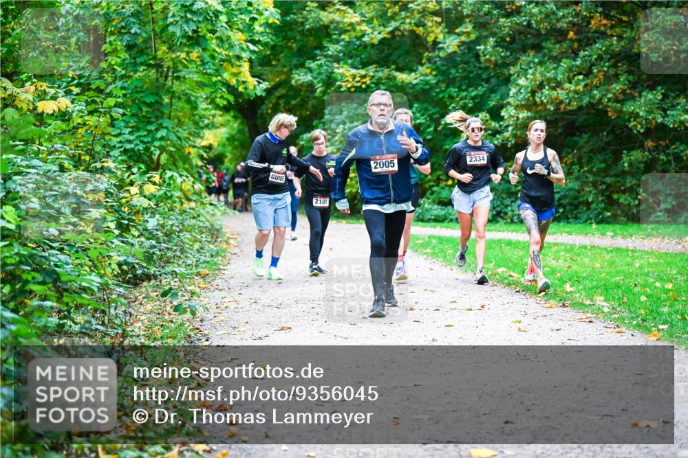 12.10.2025 - Bramfelder Halbmarathon 2025 Dr. Thomas Lammeyer http://msf.ph/oto/9356045 12.10.2025 10:55:40 Laufen 2101, 2005, 2334 meine-sportfotos.de