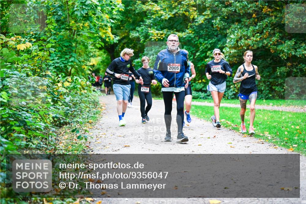 12.10.2025 - Bramfelder Halbmarathon 2025 Dr. Thomas Lammeyer http://msf.ph/oto/9356047 12.10.2025 10:55:40 Laufen 2101, 2005, 2334 meine-sportfotos.de