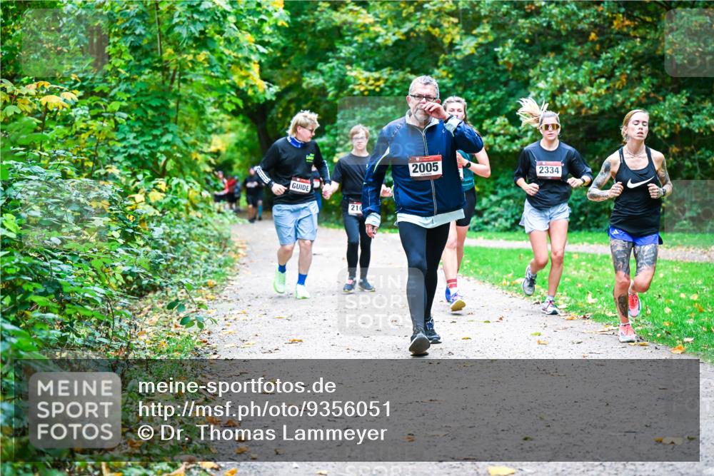 12.10.2025 - Bramfelder Halbmarathon 2025 Dr. Thomas Lammeyer http://msf.ph/oto/9356051 12.10.2025 10:55:41 Laufen 210, 2005, 2334 meine-sportfotos.de