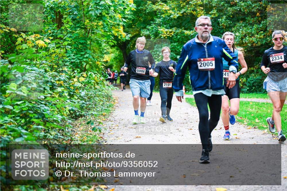 12.10.2025 - Bramfelder Halbmarathon 2025 Dr. Thomas Lammeyer http://msf.ph/oto/9356052 12.10.2025 10:55:42 Laufen 2101, 2005, 2334, 41 meine-sportfotos.de