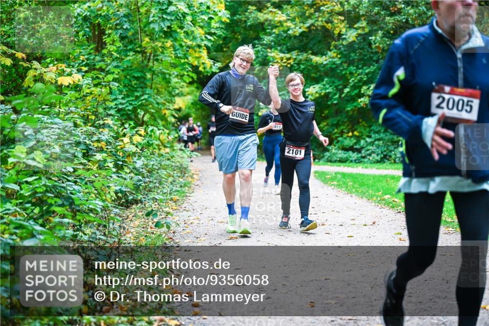12.10.2025 - Bramfelder Halbmarathon 2025 Dr. Thomas Lammeyer http://msf.ph/oto/9356058 12.10.2025 10:55:43 Laufen 811, 2101, 2005 meine-sportfotos.de