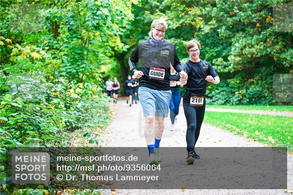 12.10.2025 - Bramfelder Halbmarathon 2025 Dr. Thomas Lammeyer http://msf.ph/oto/9356064 12.10.2025 10:55:44 Laufen 811, 2101 meine-sportfotos.de